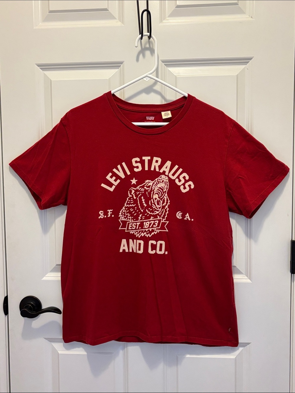 Levi's. Red Short Sleeve 100%‎ Cotton Tee with Off-White Graphic Sz Large